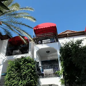 Otel Mitos, İçmeler